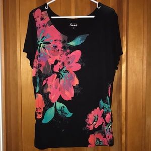 Beautiful tshirt w/flowers